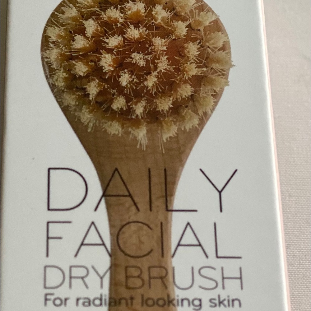 Facial dry brush